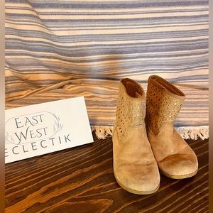 Girls 10.5 pull on boots